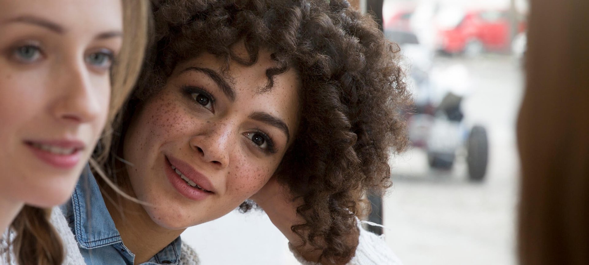 Dopřejte své tváři masáž pro navrácení objemu Hero