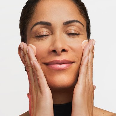 260202 Oap Revitalift Laser Melasyl Creamy Serum Application On Face 680x510 Dmi Website